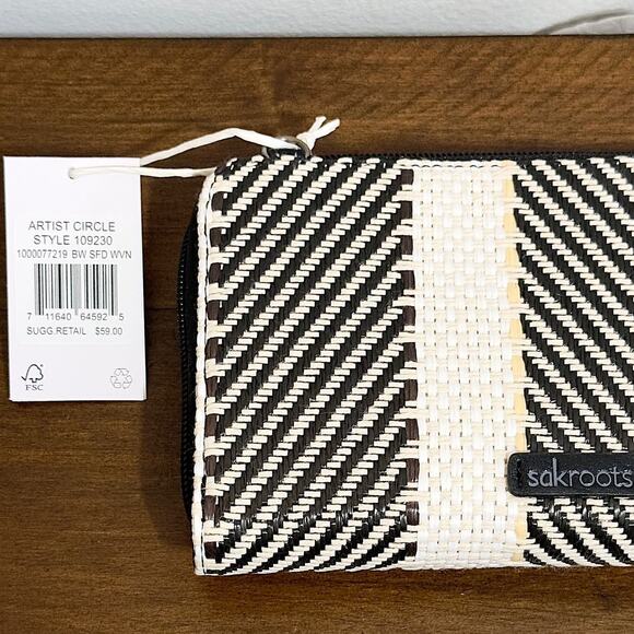 NWT: Sakroots - Women's, Woven, Convertible Wristlet/ Crossbody Bag - Picture 4 of 5